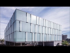 Pared divisoria de vidrio en forma de U