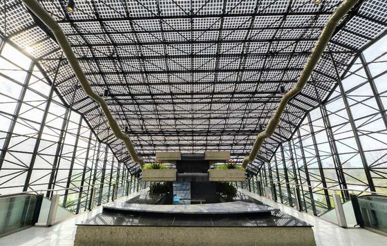 El panel solar moderado modelado claro forma arcos vidrio fotovoltaico para la característica del módulo de BIPV