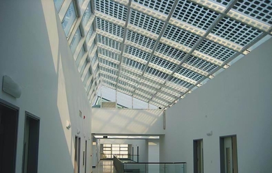 El panel solar moderado modelado claro forma arcos vidrio fotovoltaico para la característica del módulo de BIPV