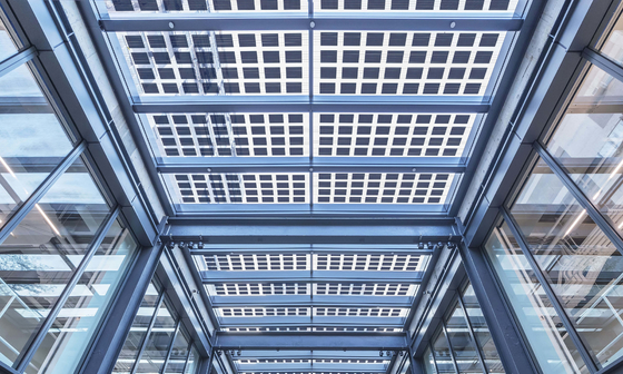 El panel solar moderado modelado claro forma arcos vidrio fotovoltaico para la característica del módulo de BIPV
