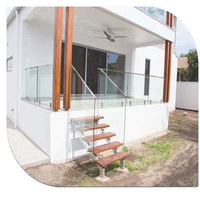 Las barandillas de cristal internas endurecidas para los vacíos de aterrizaje internos clasifican la escalera