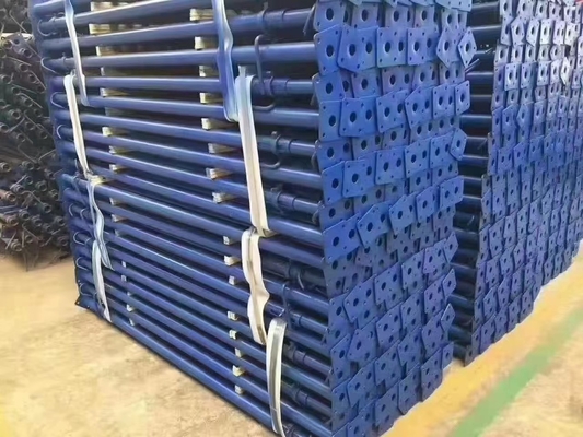 El acero aisló la forma concreta que apoyaba para el edificio modular