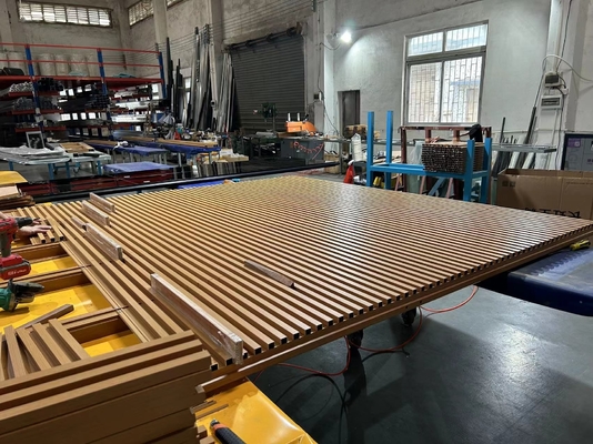 Revestimiento en polvo cerco de puerta de garaje de aluminio parrilla plana de grano de madera