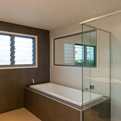 Ventana de vidrio congelado ajustable para el baño con función de privacidad de ventilación