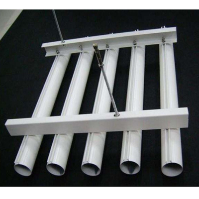 Construcción de decoración Suspensión lineal del techo de metal de aluminio tubo redondo con malla metálica perforada