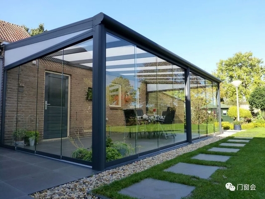 Casas de vidrio de tamaño personalizado para vivir al aire libre Superficie lisa Cuadro de aluminio Sala de sol