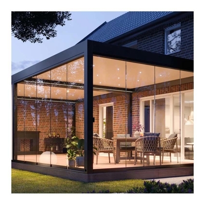 Sala de sol de vidrio gris con terraza prefabricada con marco de aluminio y techo polígono