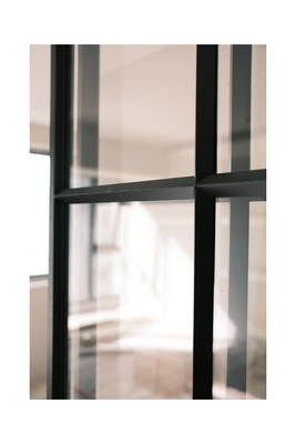 Ventanas y puertas elegantes de acero que mejoran la estética y funcionalidad del hogar