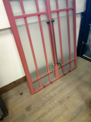 Puerta de acero industrial de trabajo pesado para una mayor seguridad y versatilidad