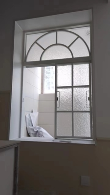 Puente moderno Cortado Puertas de aluminio Ventanas Equipo de procesamiento Seguridad y estilo