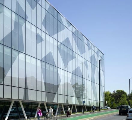 Sistemas de Fachada de Muro Cortina de Vidrio de Eficiencia Energética