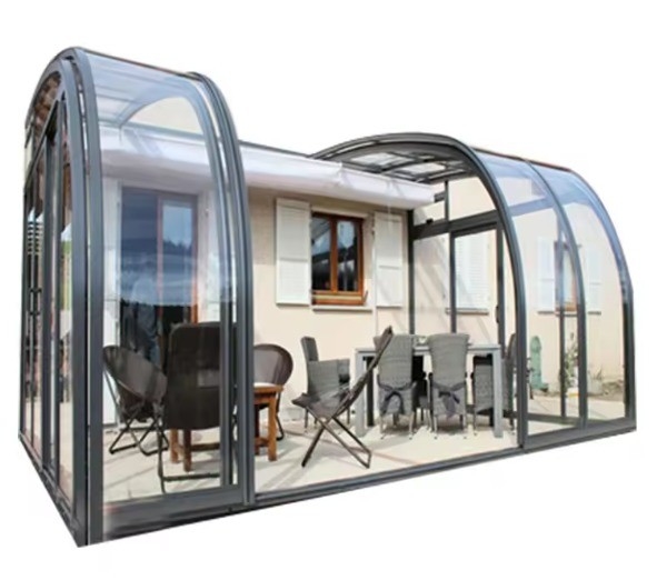 Casas de vidrio de aluminio impermeable con puerta doble corredera y diseño de invernadero