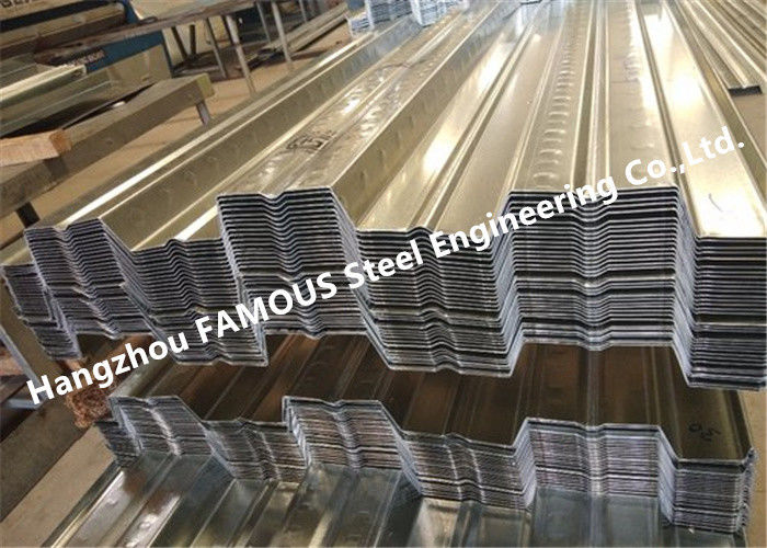 1-3m m acanalaron el Decking de plata del piso del metal del ISO 3834 galvanizado